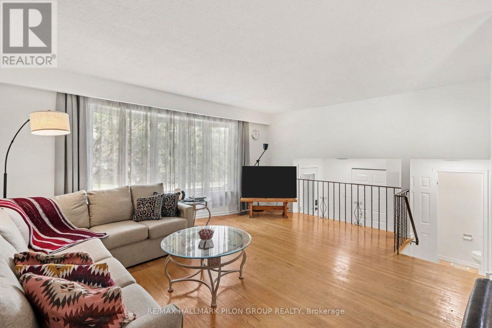 16 Eastpark Drive, Ottawa, ON