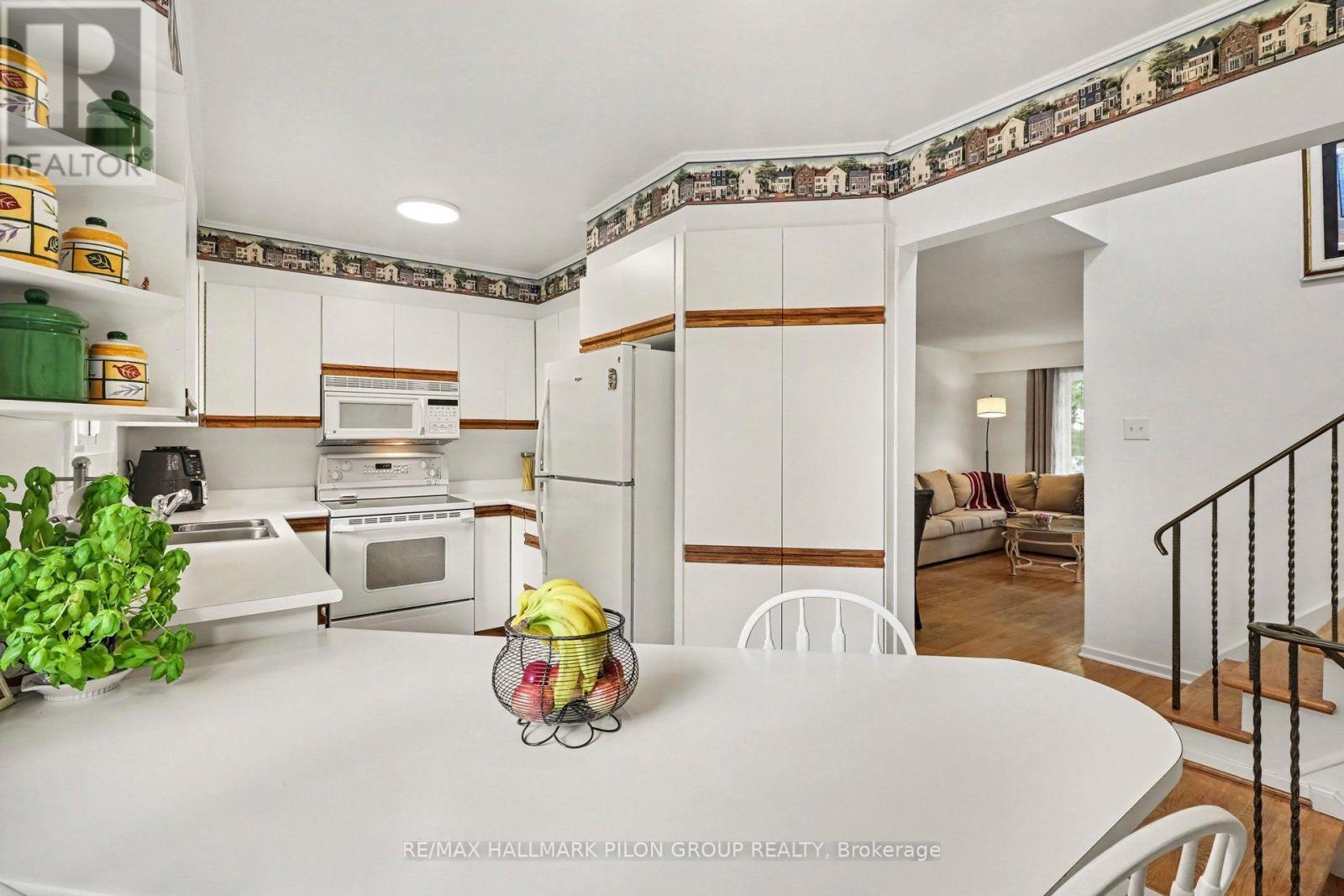 16 Eastpark Drive, Ottawa, ON