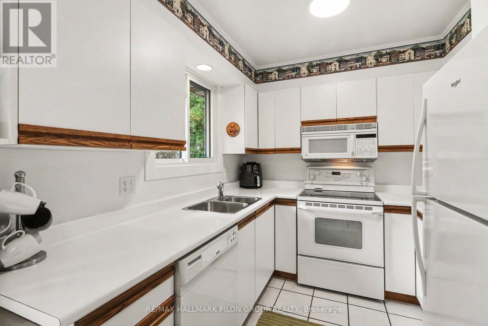 16 Eastpark Drive, Ottawa, ON