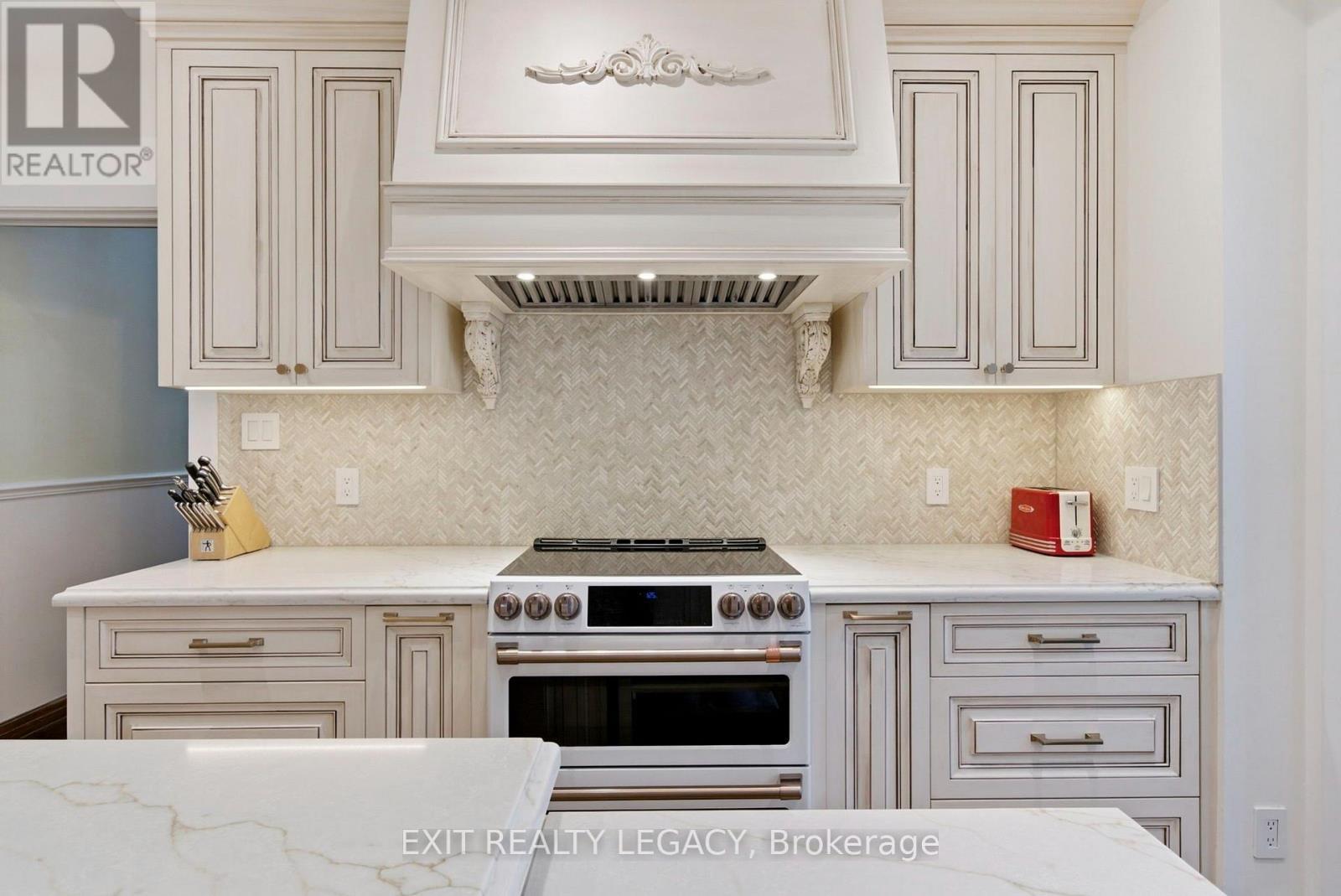 New kitchen - 126 Temperance Street, Aurora, ON