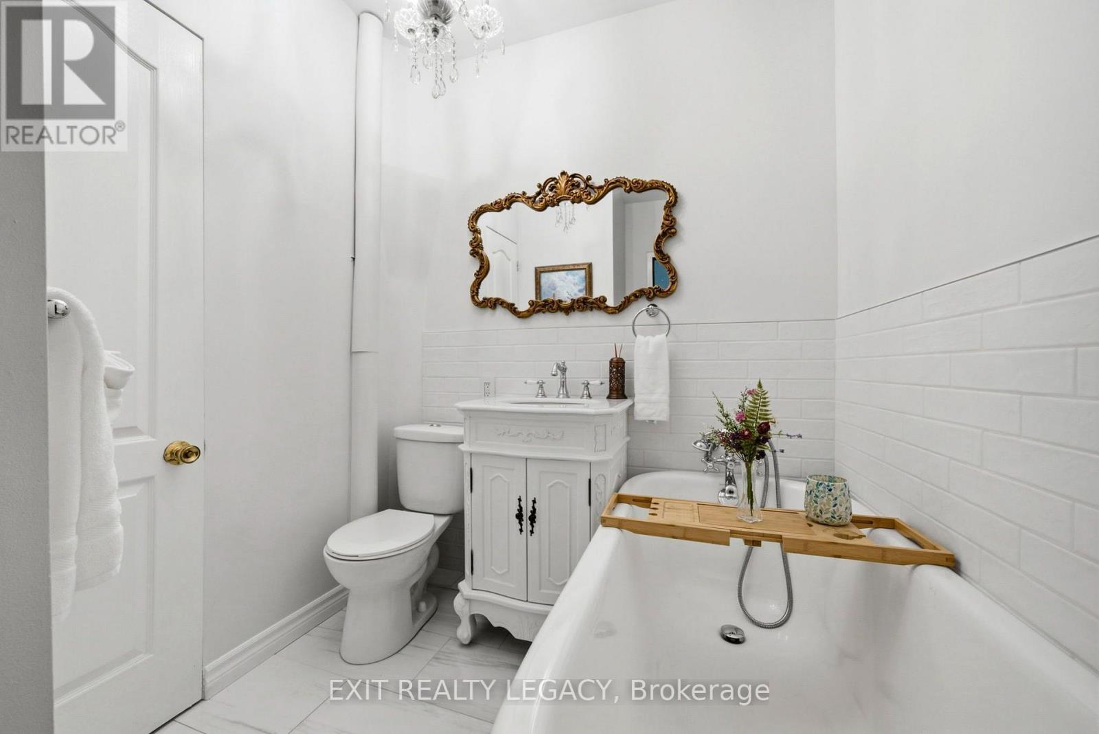 Front office bathoom - 126 Temperance Street, Aurora, ON
