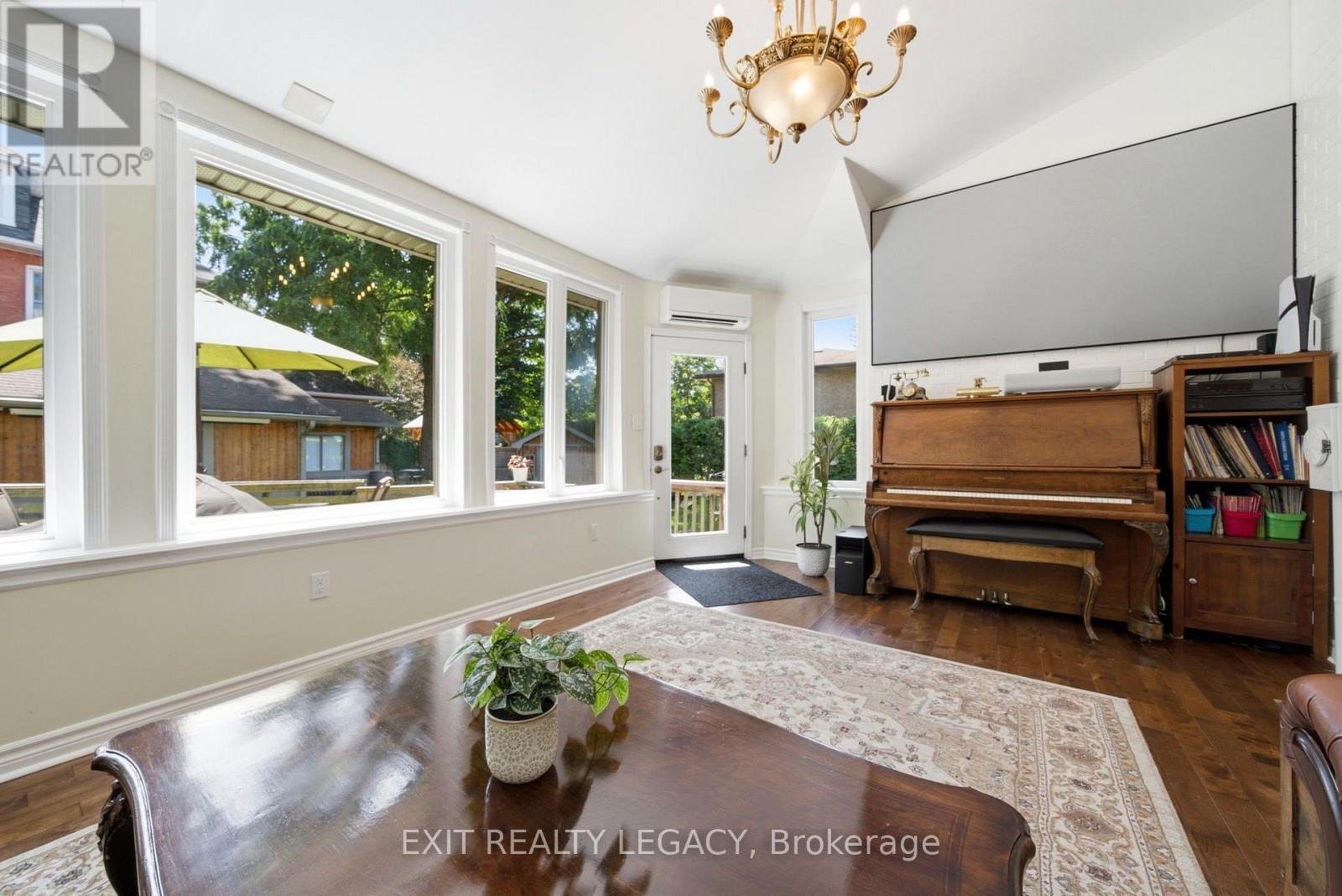 Large sunroom and exit to desk/backyard - 126 Temperance Street, Aurora, ON