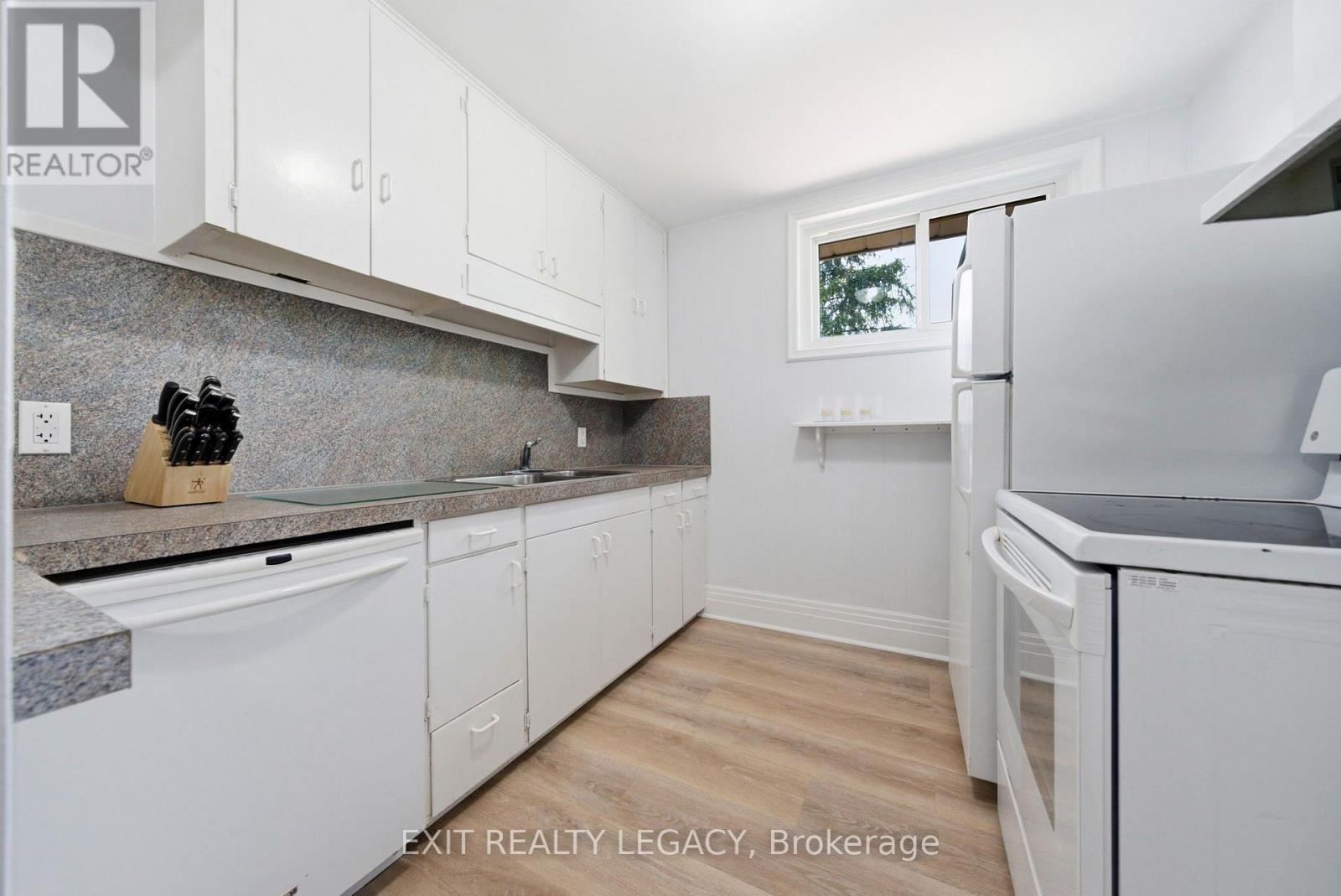 Suite 2 kitchen - 126 Temperance Street, Aurora, ON