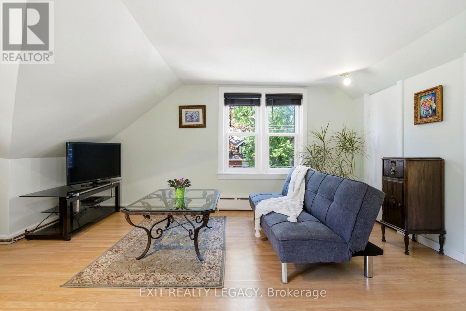 Suite 3 bachelor pad - 126 Temperance Street, Aurora, ON