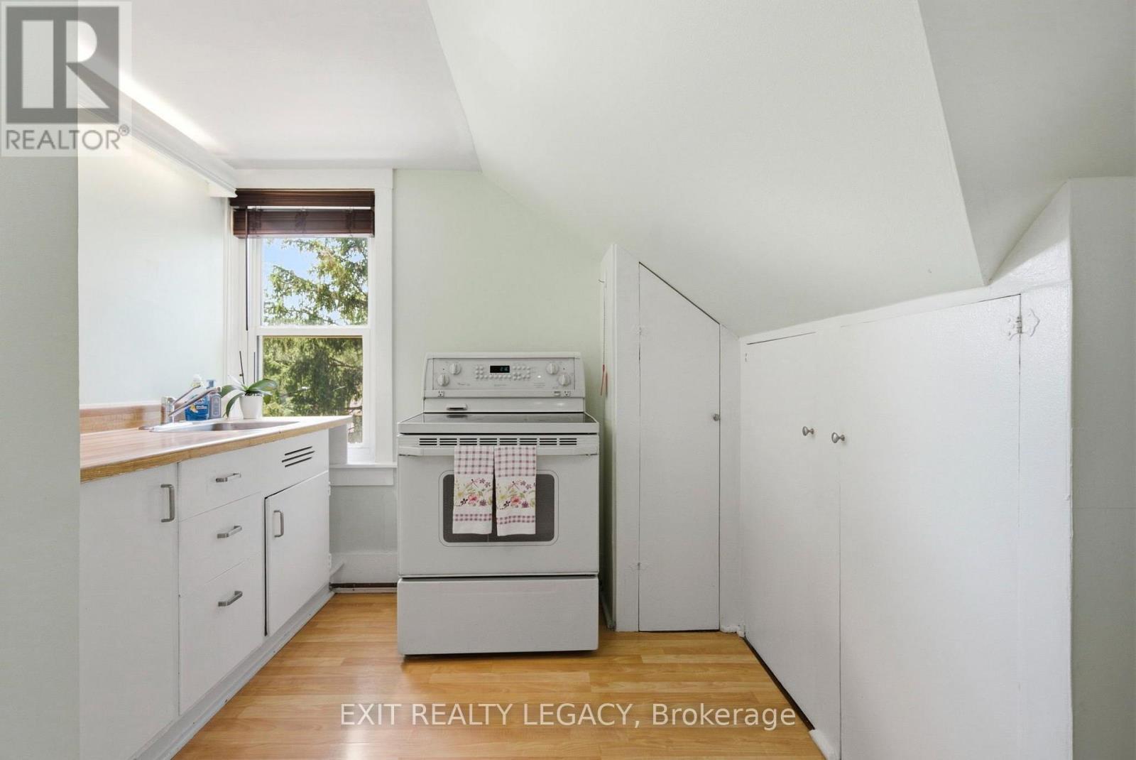 Suite 3 kitchen - 126 Temperance Street, Aurora, ON
