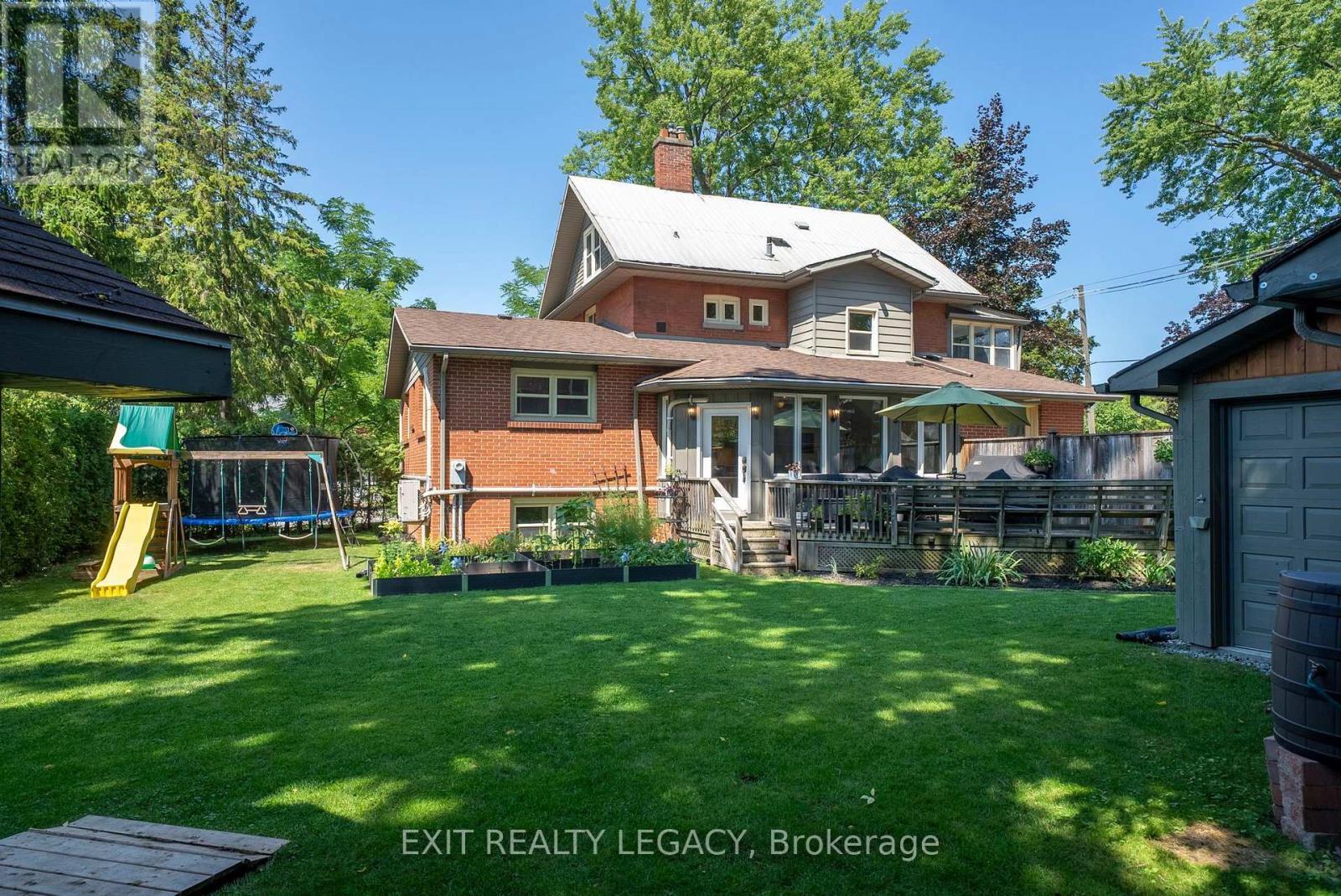 Private backyard - 126 Temperance Street, Aurora, ON