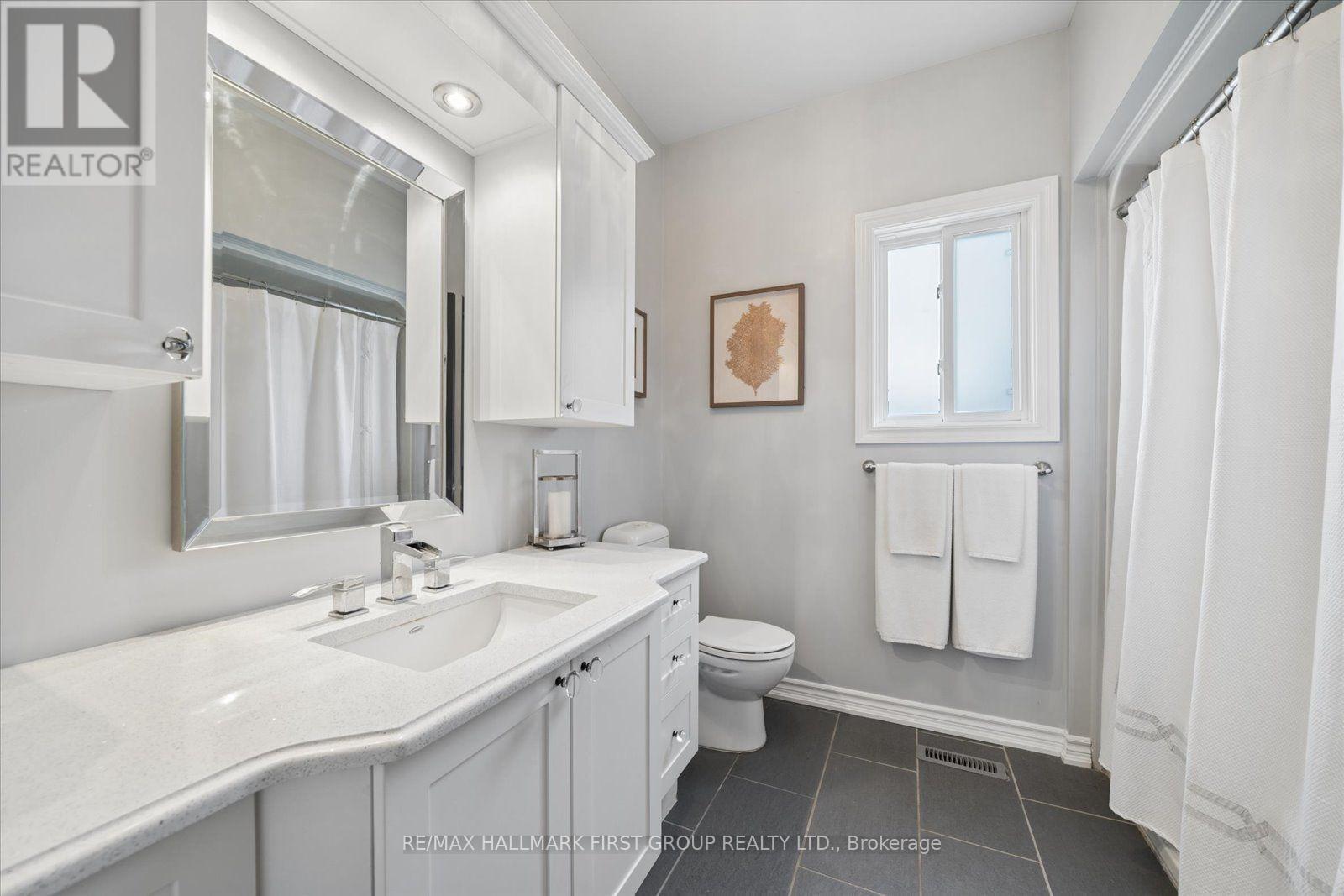 Main Floor 4 pc. Bathroom - 33 Deerfield Drive, Hamilton Township, ON