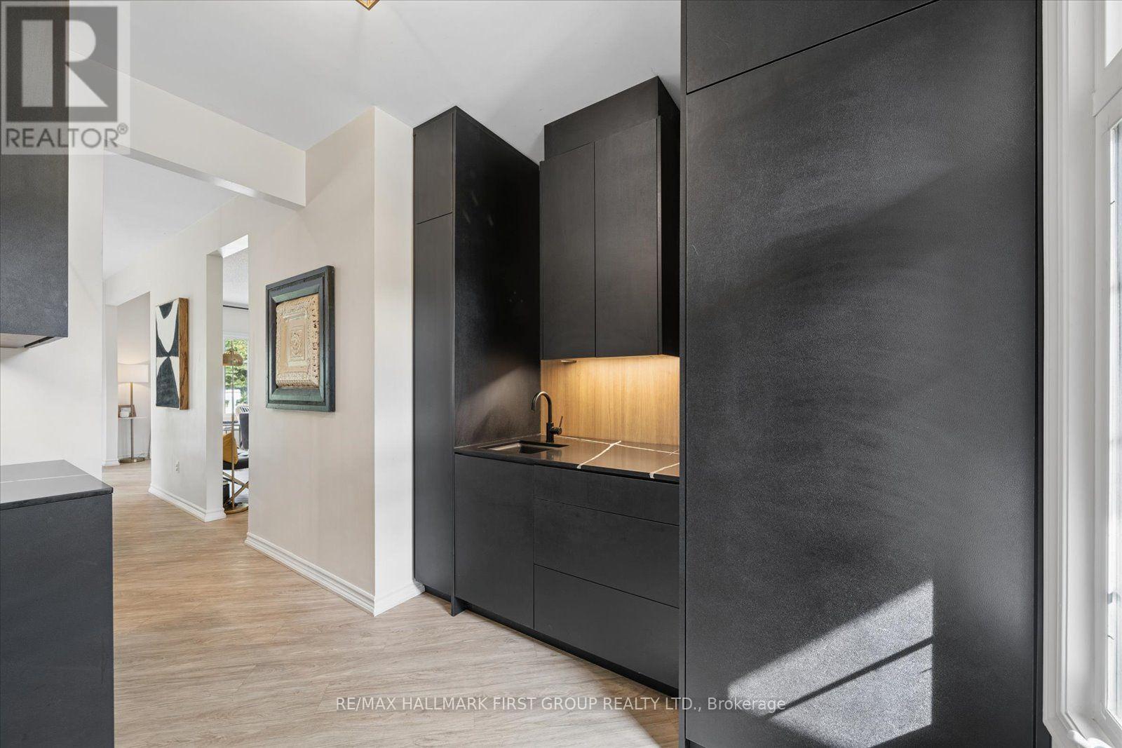 Mud Room / Laundry Area - 33 Deerfield Drive, Hamilton Township, ON