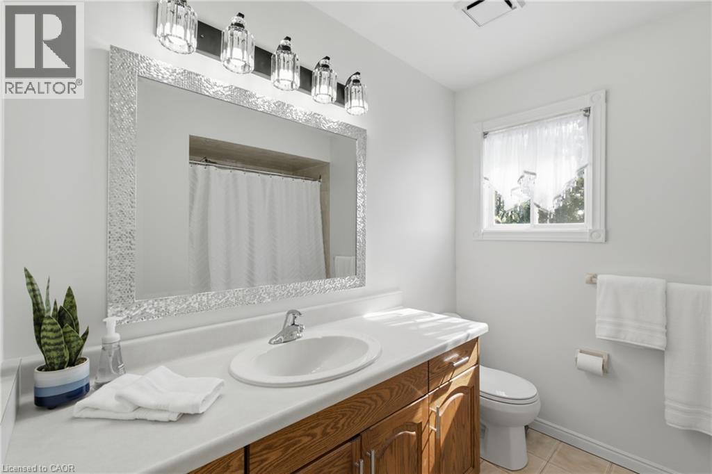102 Trenholme Crescent, Hamilton, ON