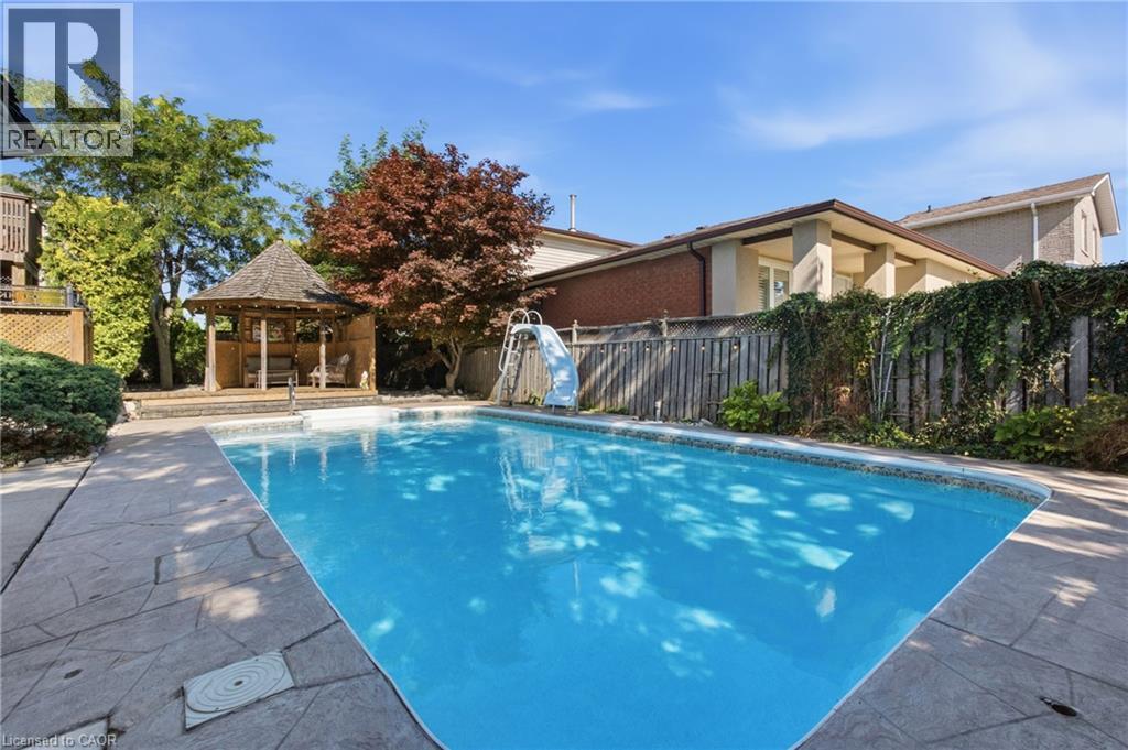 102 Trenholme Crescent, Hamilton, ON