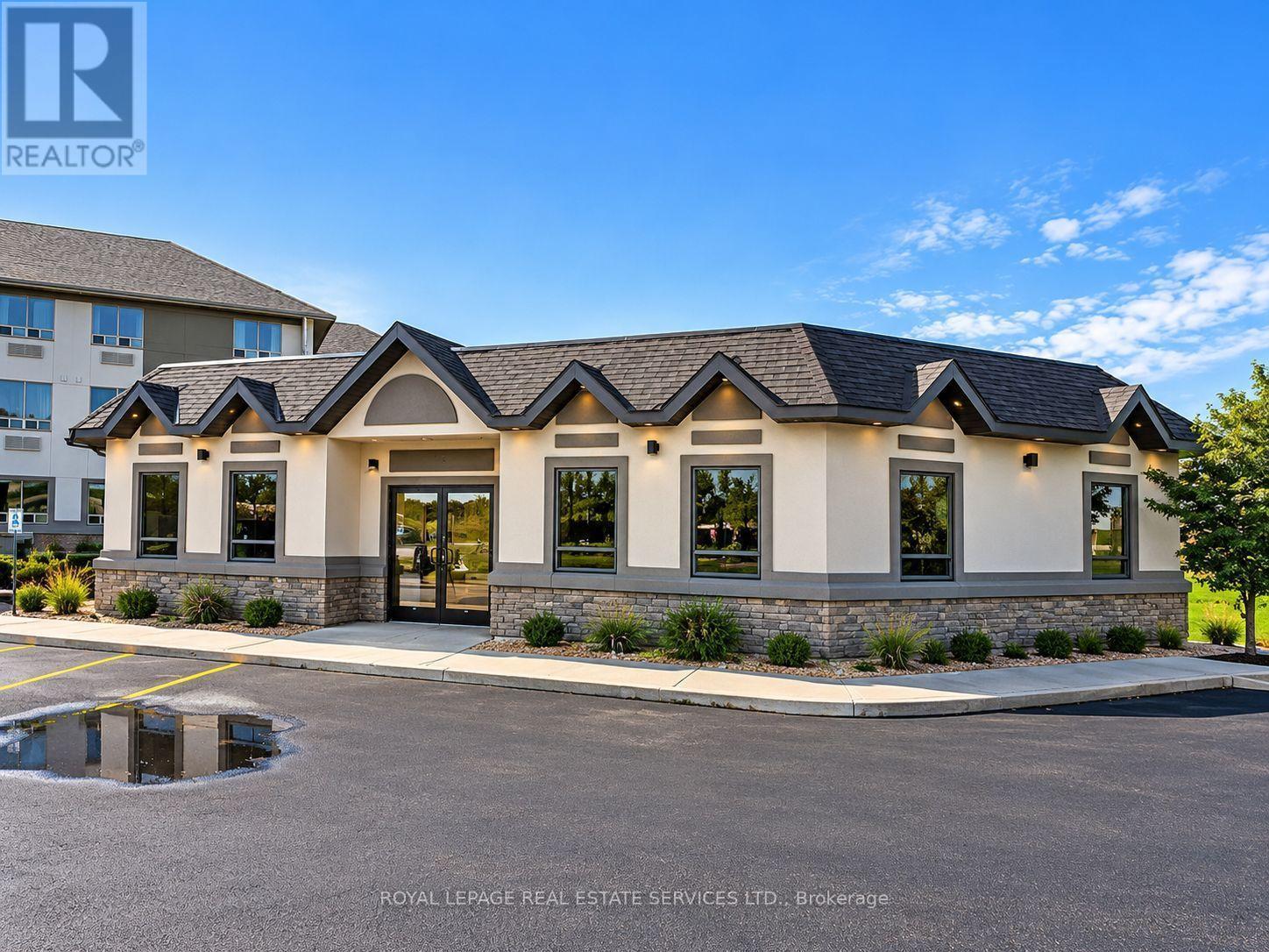 2412 Queensway Drive, Burlington, ON