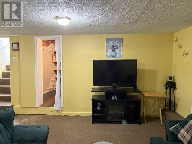 5 White'S Avenue, Stephenville, NL