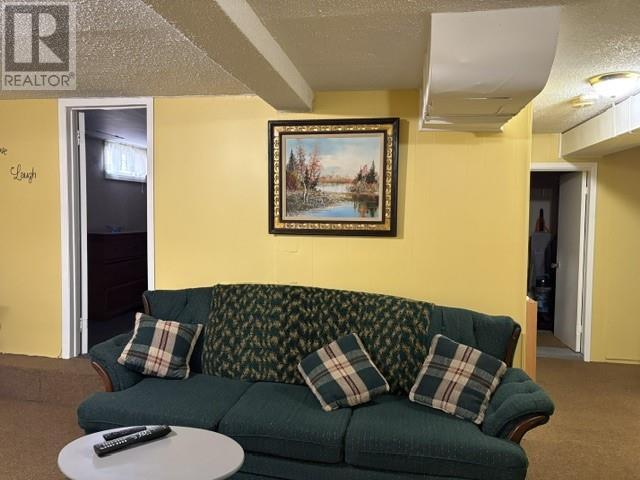 5 White'S Avenue, Stephenville, NL