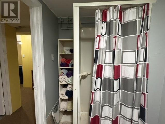 5 White'S Avenue, Stephenville, NL