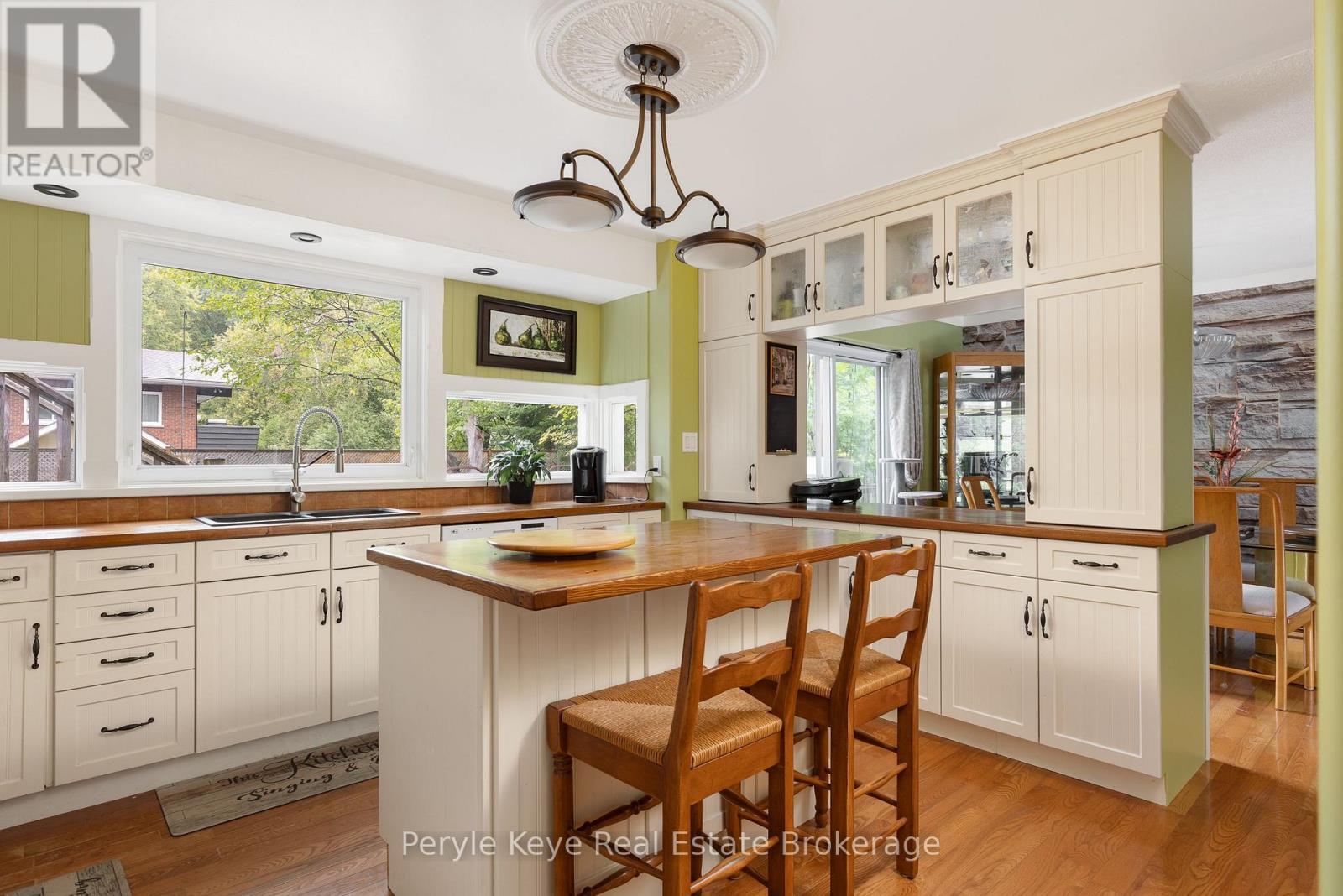 37 Woodland Drive, Bracebridge, ON