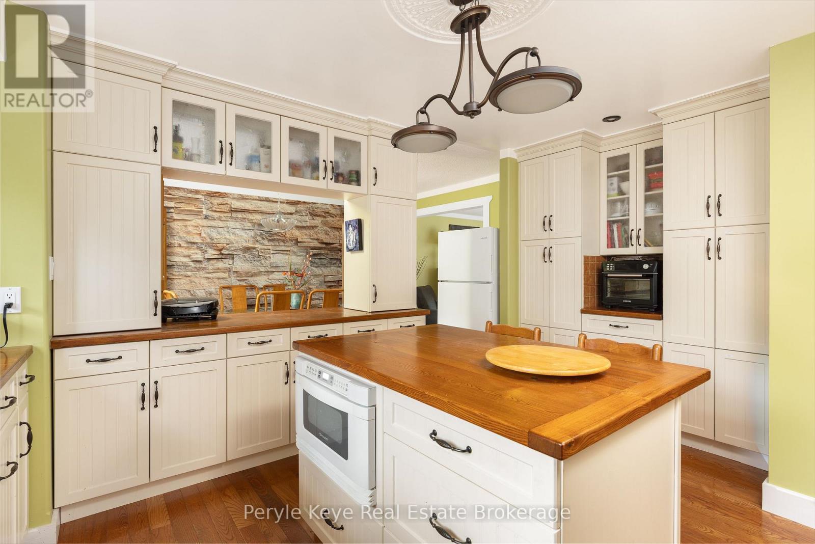 37 Woodland Drive, Bracebridge, ON