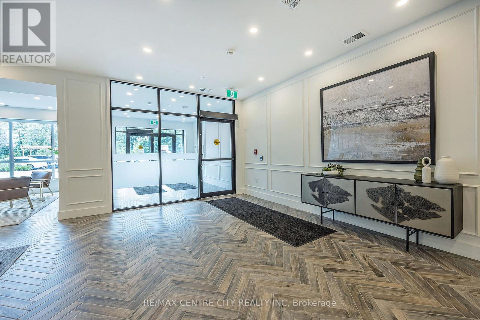 Lobby - 414 - 480 Callaway Road, London North (North R), ON
