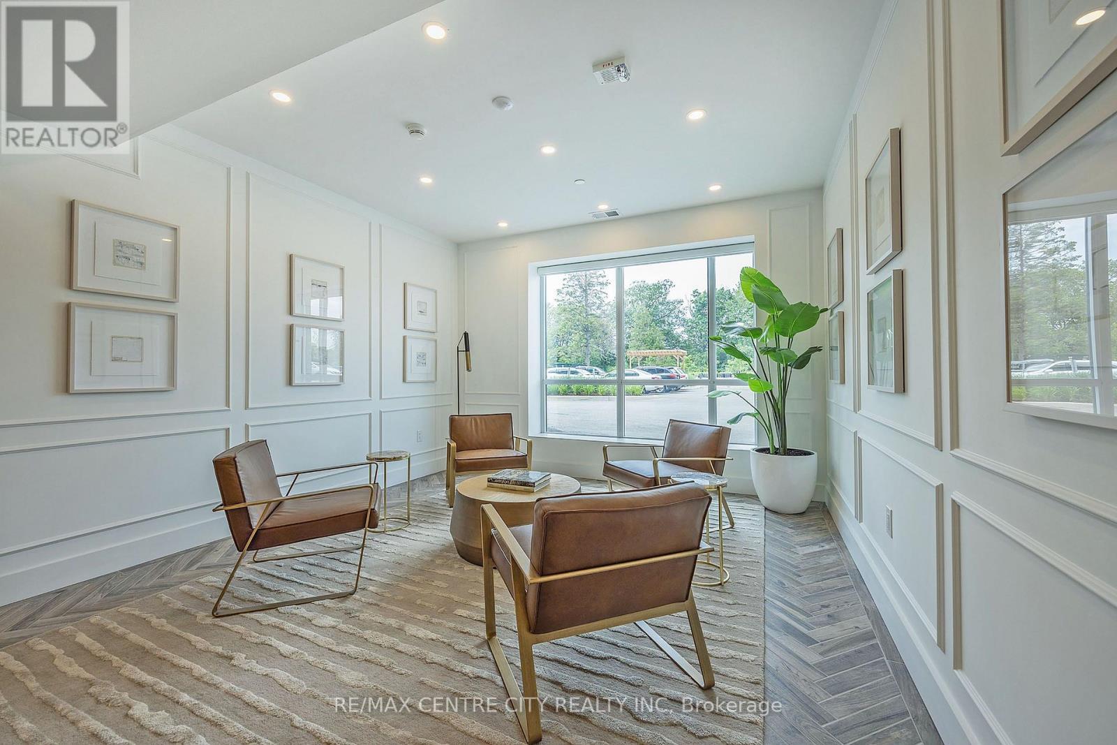 Lobby - 414 - 480 Callaway Road, London North (North R), ON