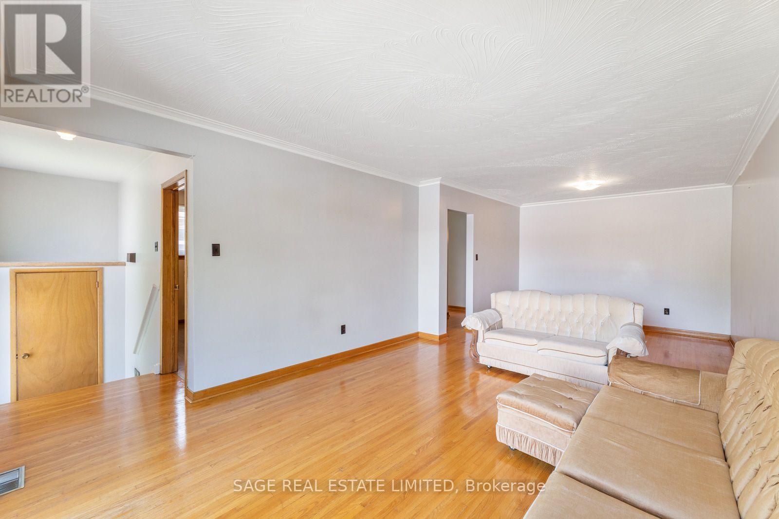 21 Debby Court, Toronto, ON