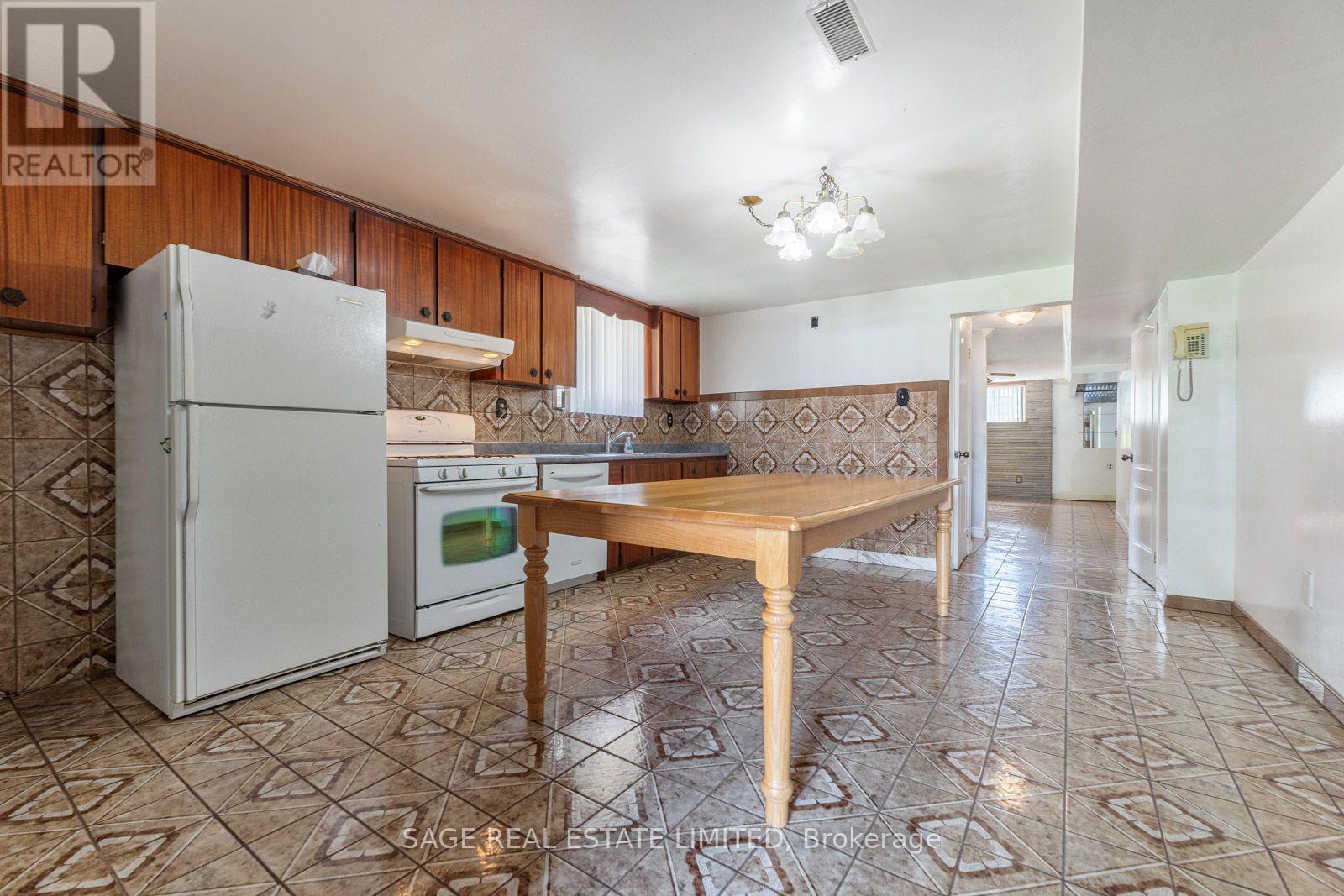 21 Debby Court, Toronto, ON