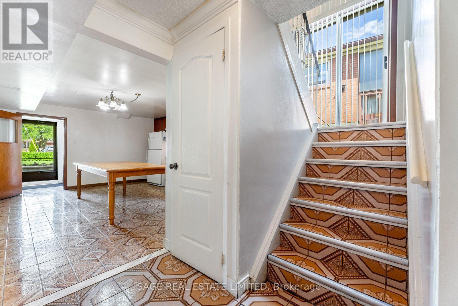 21 Debby Court, Toronto, ON