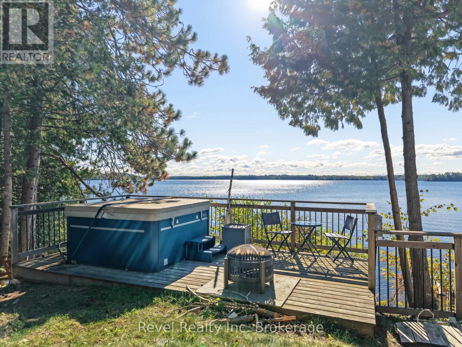 Hot tub deck - 165 Viceroy Road, North Bay (Birchaven), ON