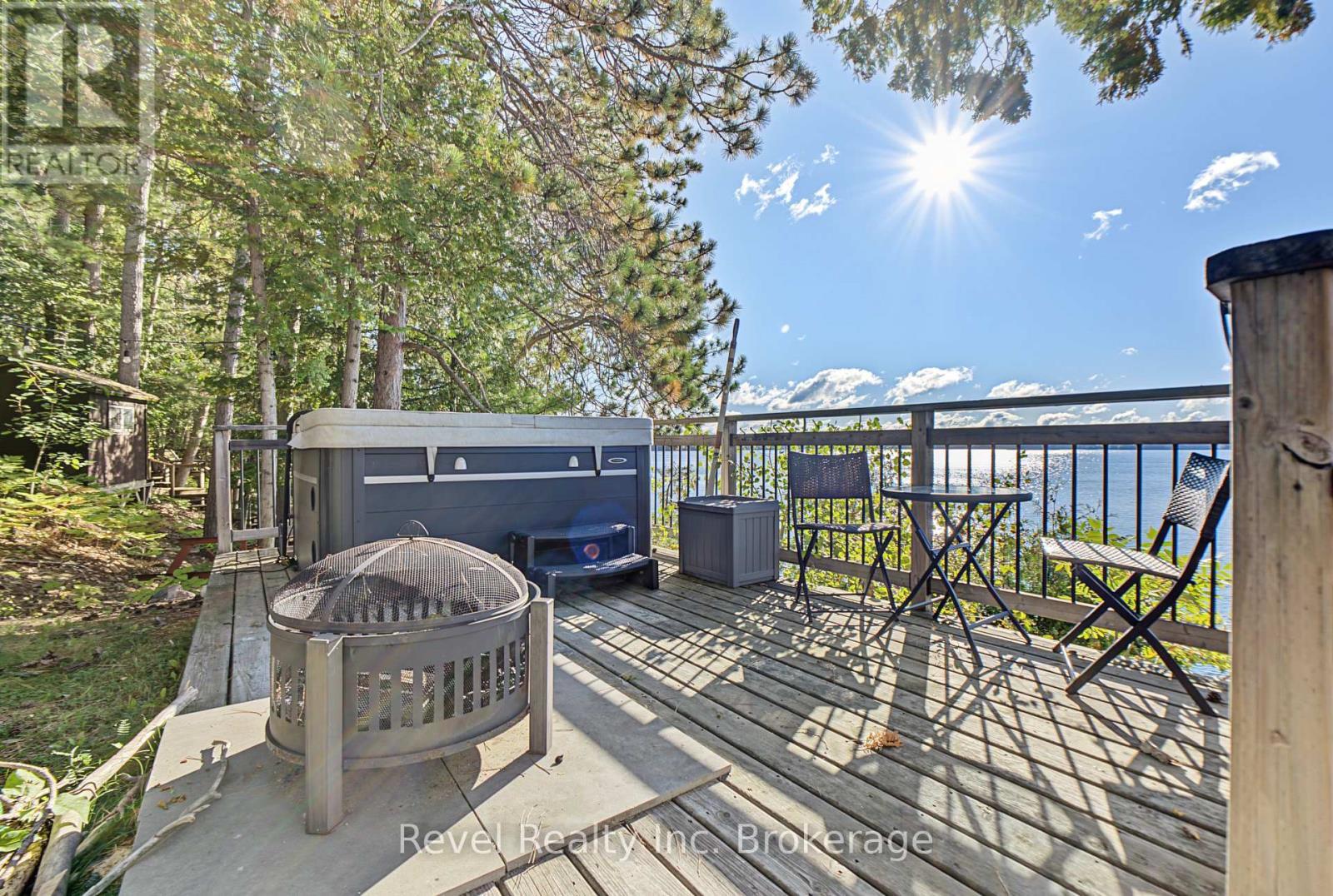 Hot tub deck - 165 Viceroy Road, North Bay (Birchaven), ON