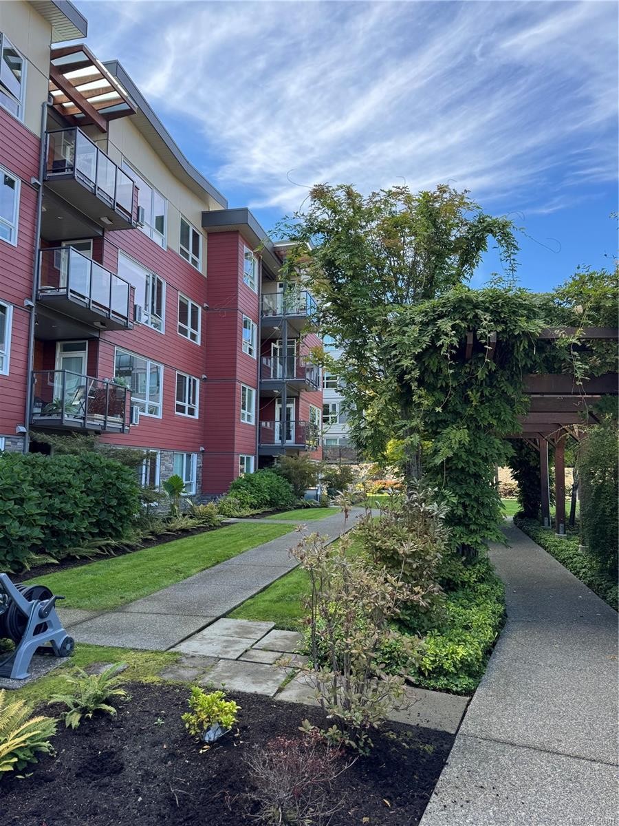 #303-300 Belmont Rd, Colwood, BC