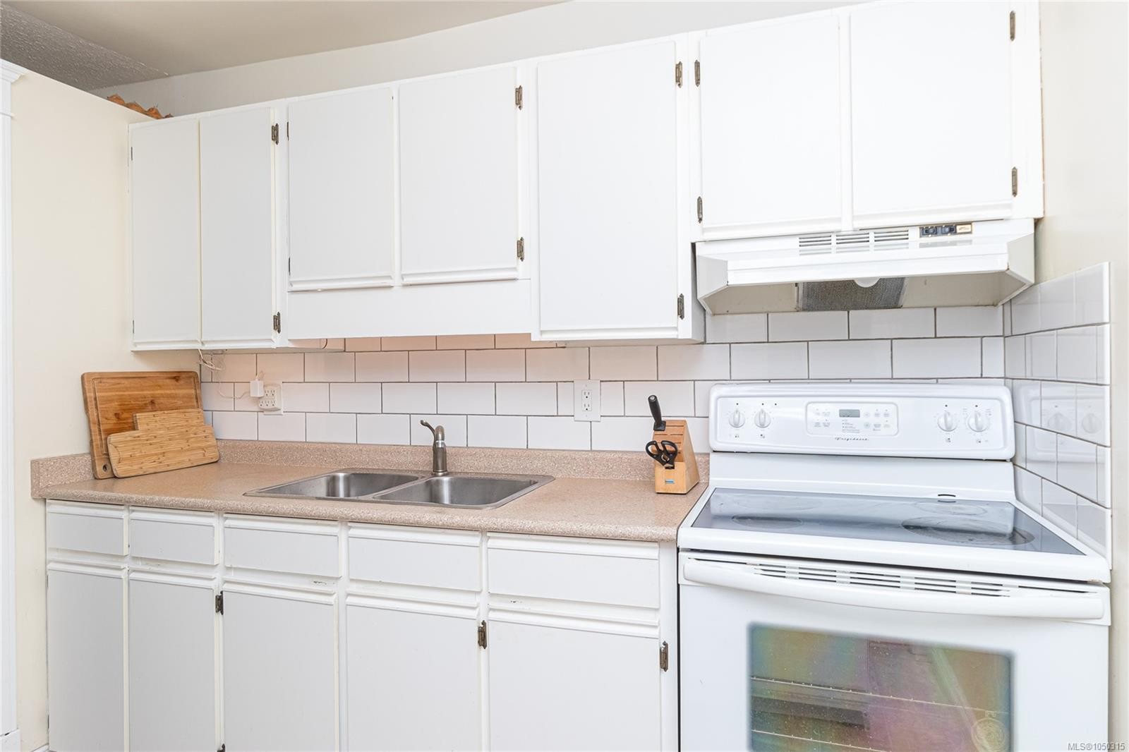#101-1050 Park Blvd, Victoria, BC