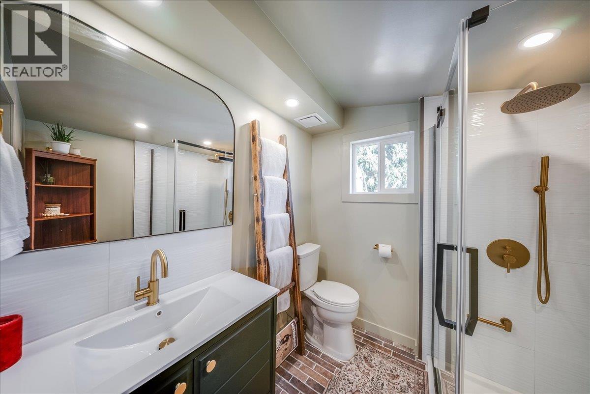 1398 Victoria Avenue, Rossland, BC