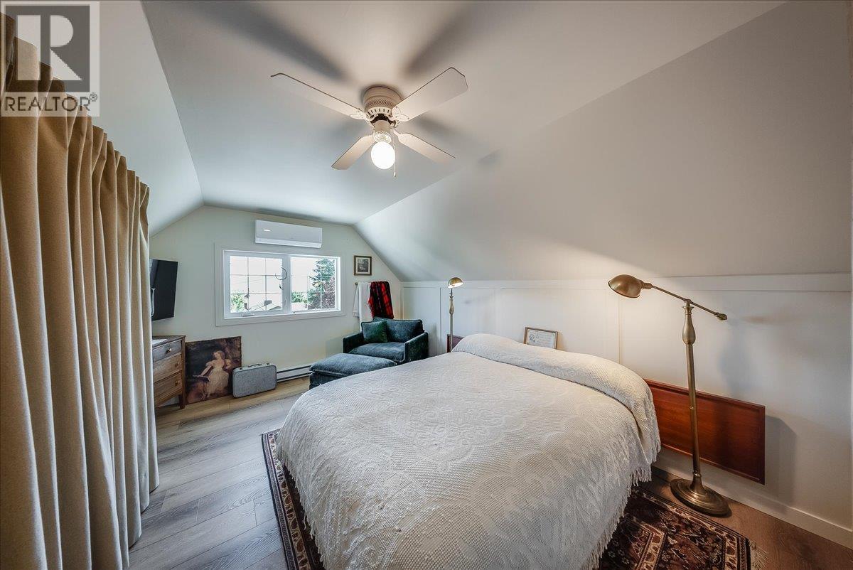 1398 Victoria Avenue, Rossland, BC