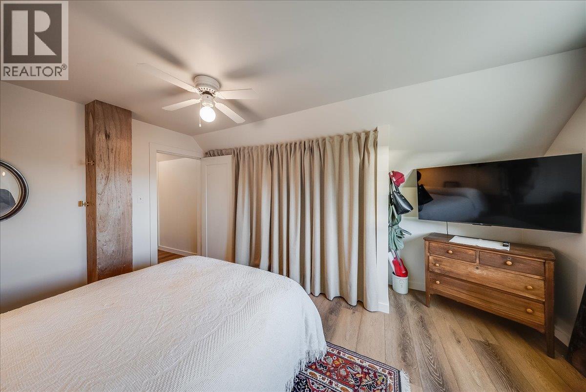 1398 Victoria Avenue, Rossland, BC