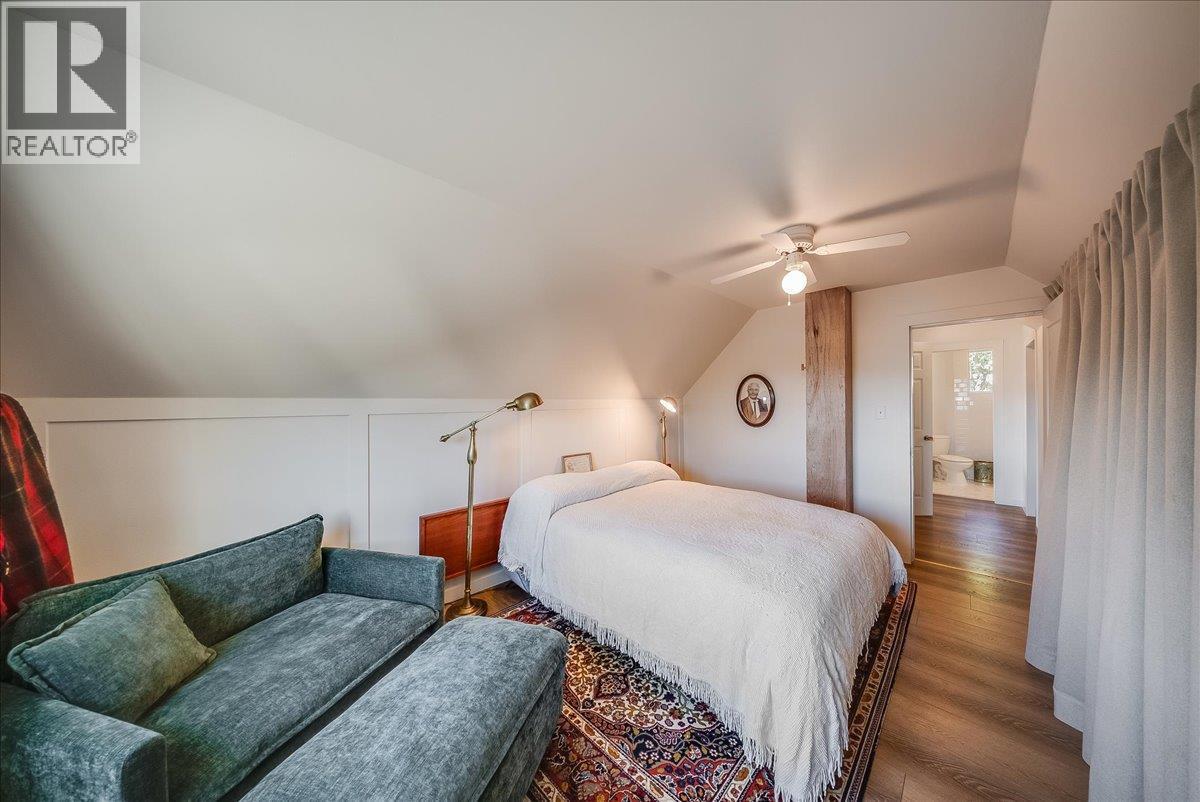 1398 Victoria Avenue, Rossland, BC