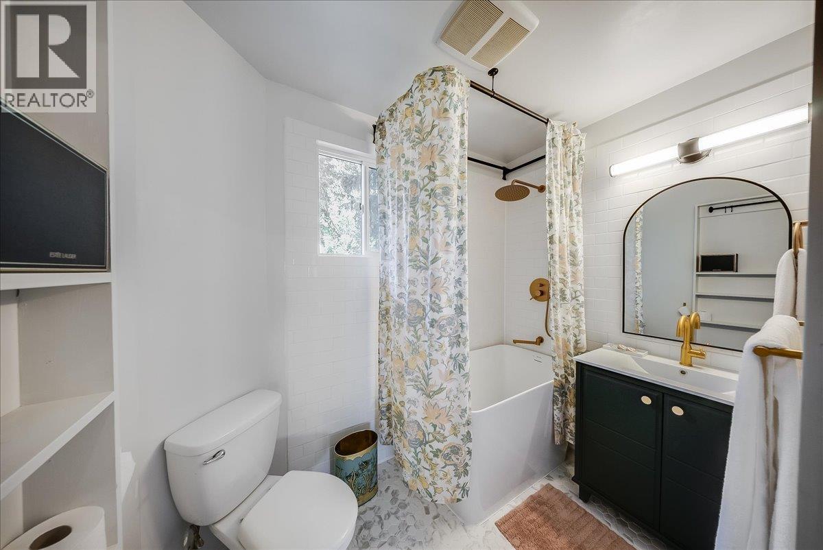 1398 Victoria Avenue, Rossland, BC