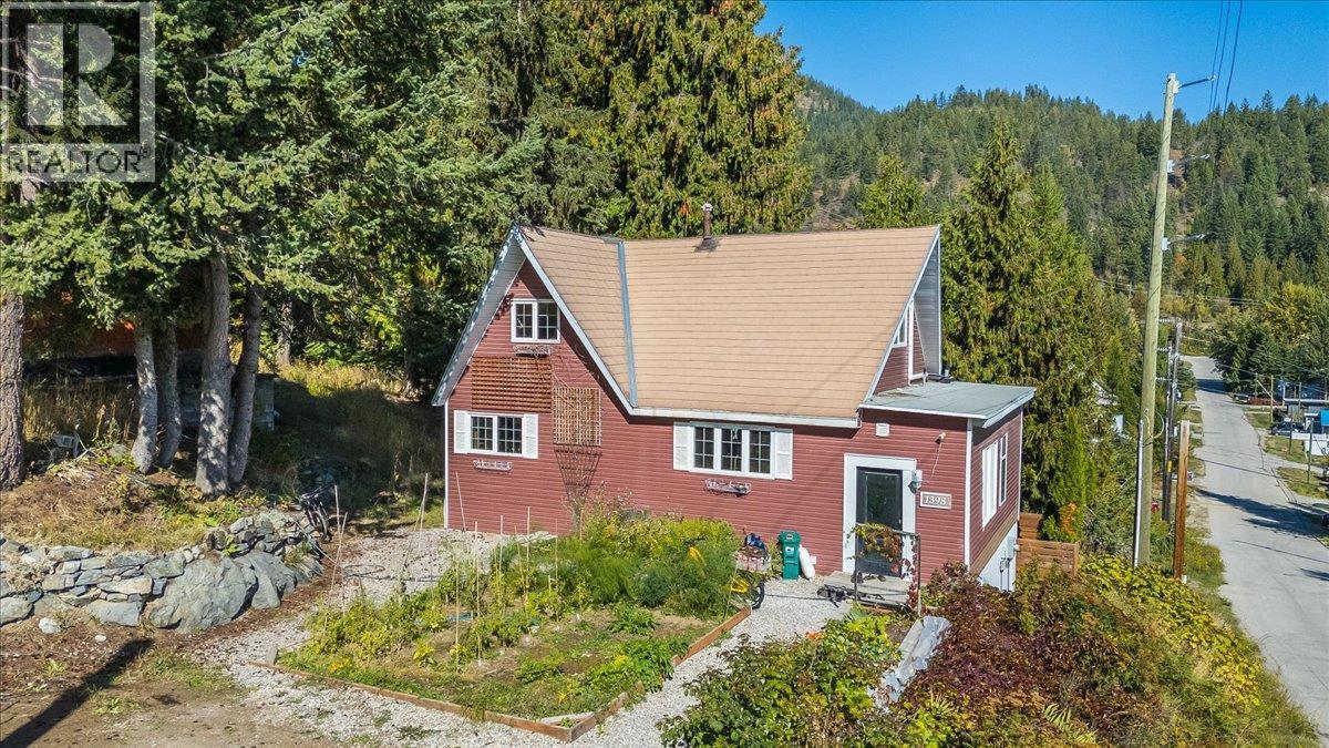 1398 Victoria Avenue, Rossland, BC