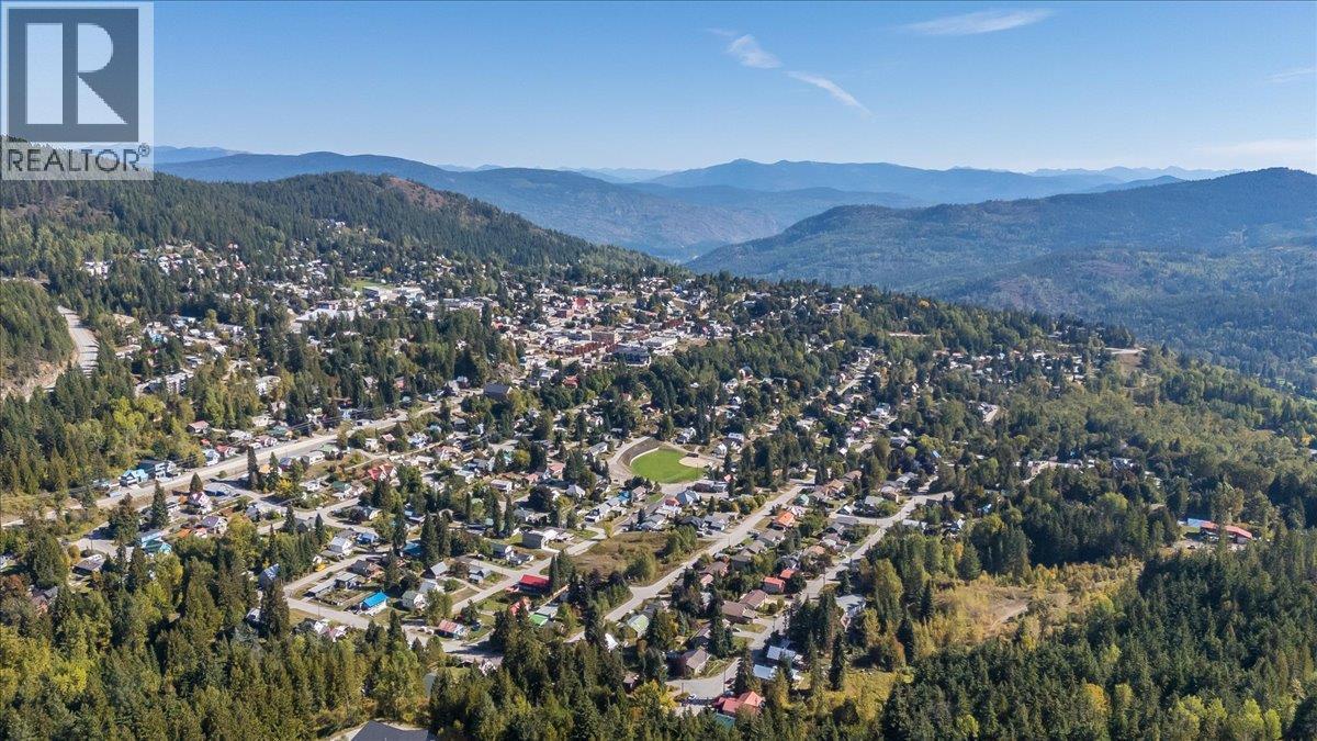 1398 Victoria Avenue, Rossland, BC