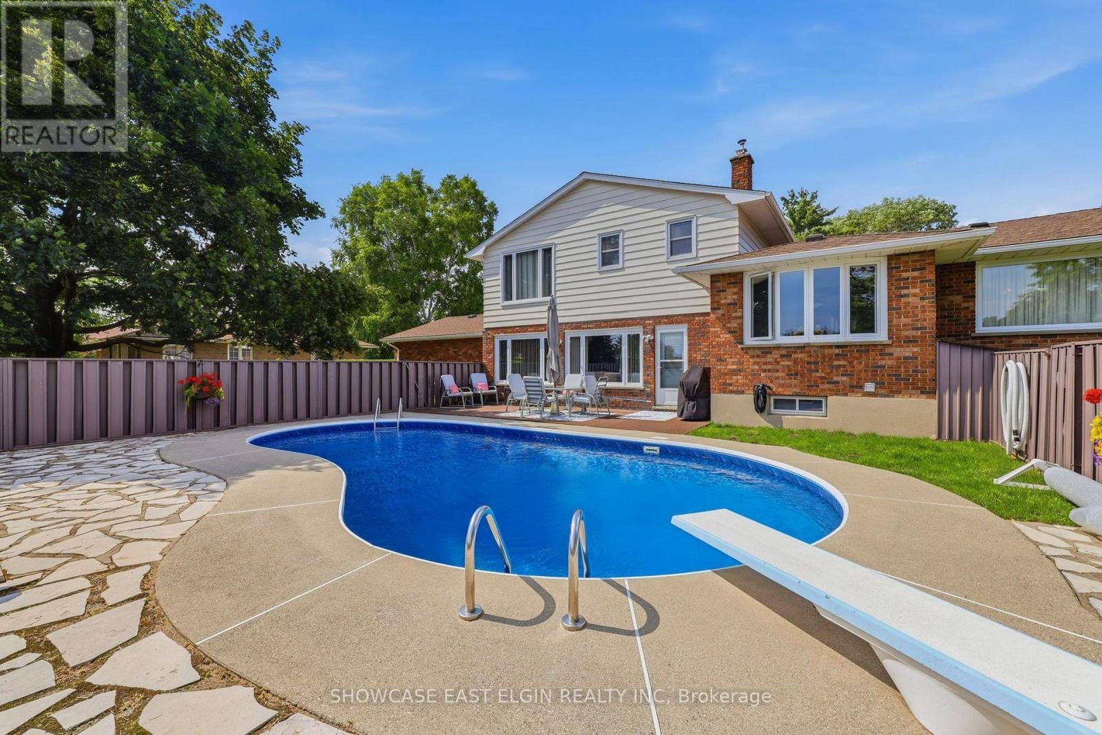 10 Moore Avenue, Aylmer, ON