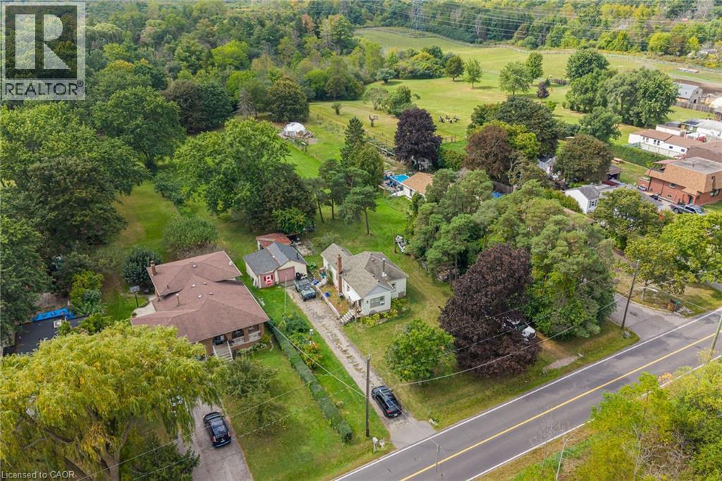 Expansive treed lot with lush green landscaping - 1412 Old York Road, Burlington, ON