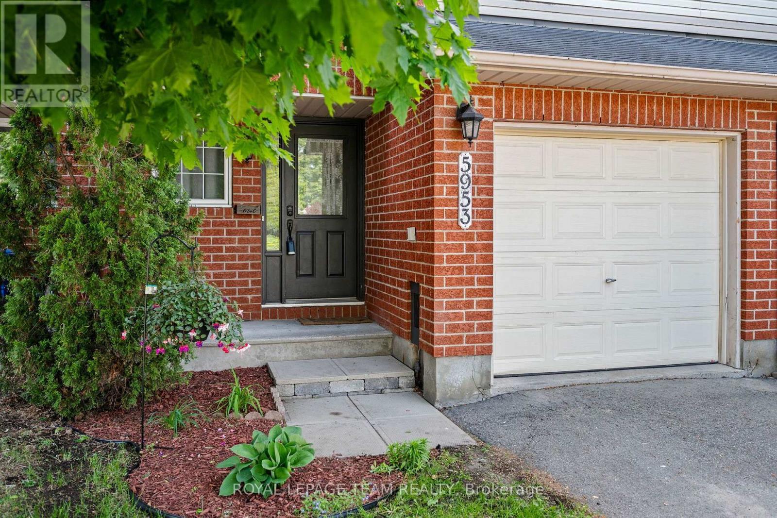 5953 Pineglade Crescent, Ottawa, ON