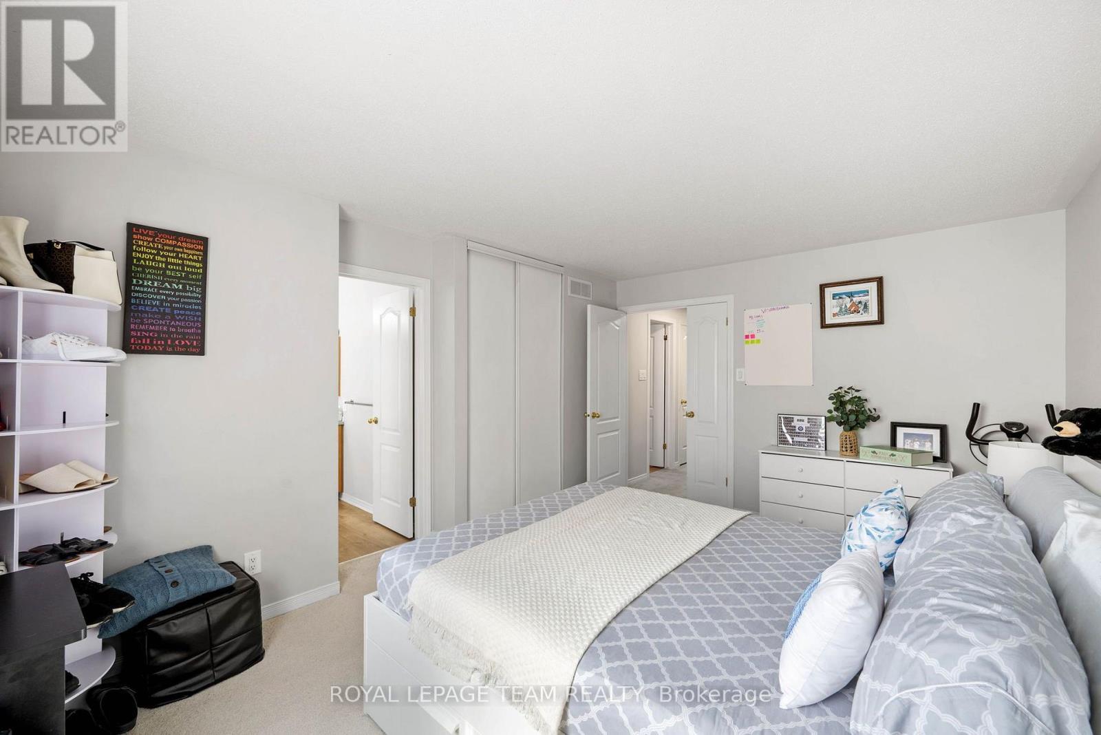 5953 Pineglade Crescent, Ottawa, ON