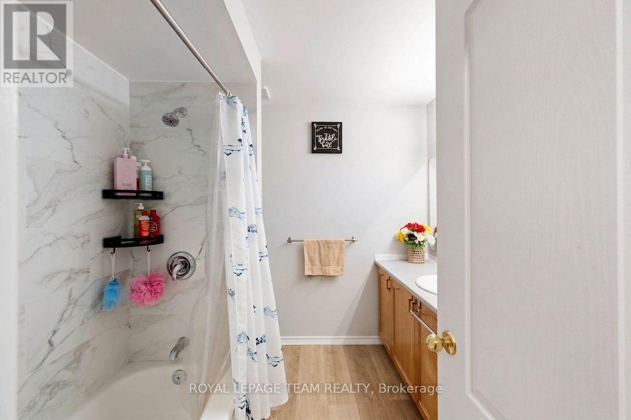 5953 Pineglade Crescent, Ottawa, ON