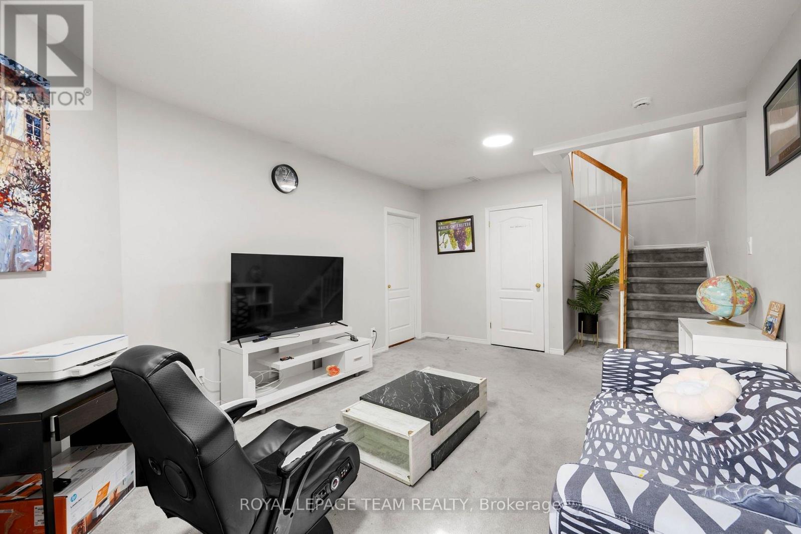 5953 Pineglade Crescent, Ottawa, ON