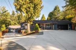 2302 Towerview Cres Nanaimo, BC V9R 6T3