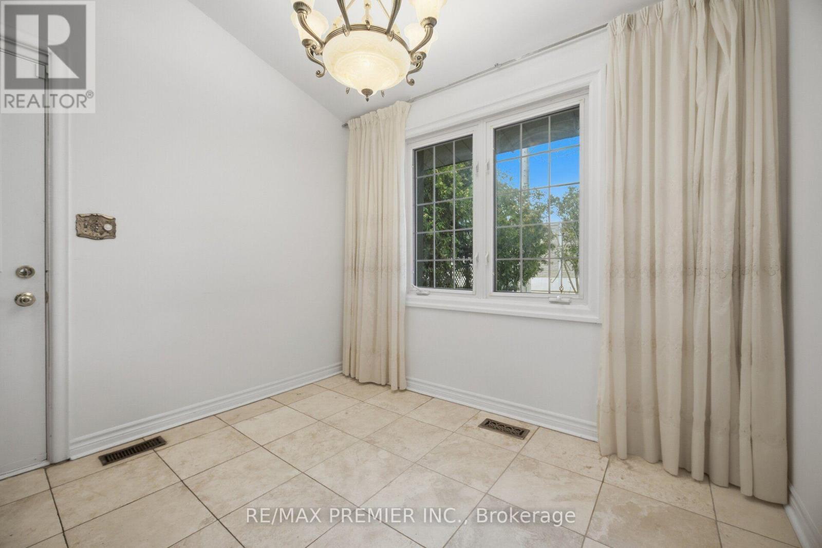 1474 South Service Road, Mississauga, ON