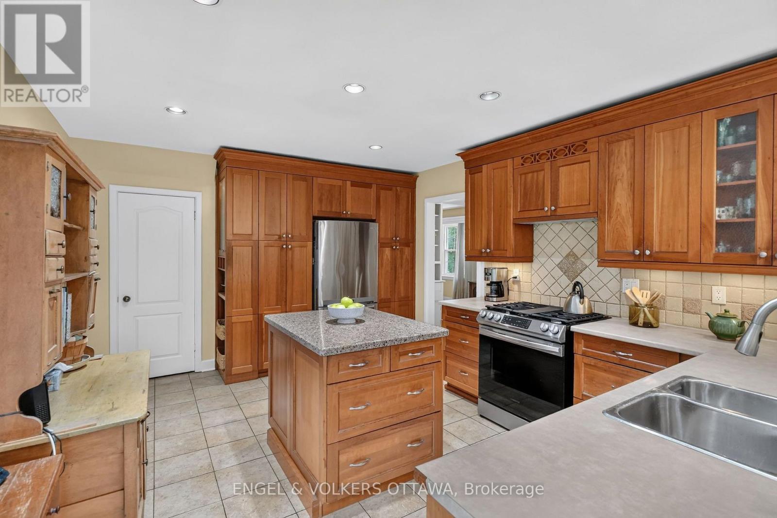 250 Faircrest Road, Ottawa, ON