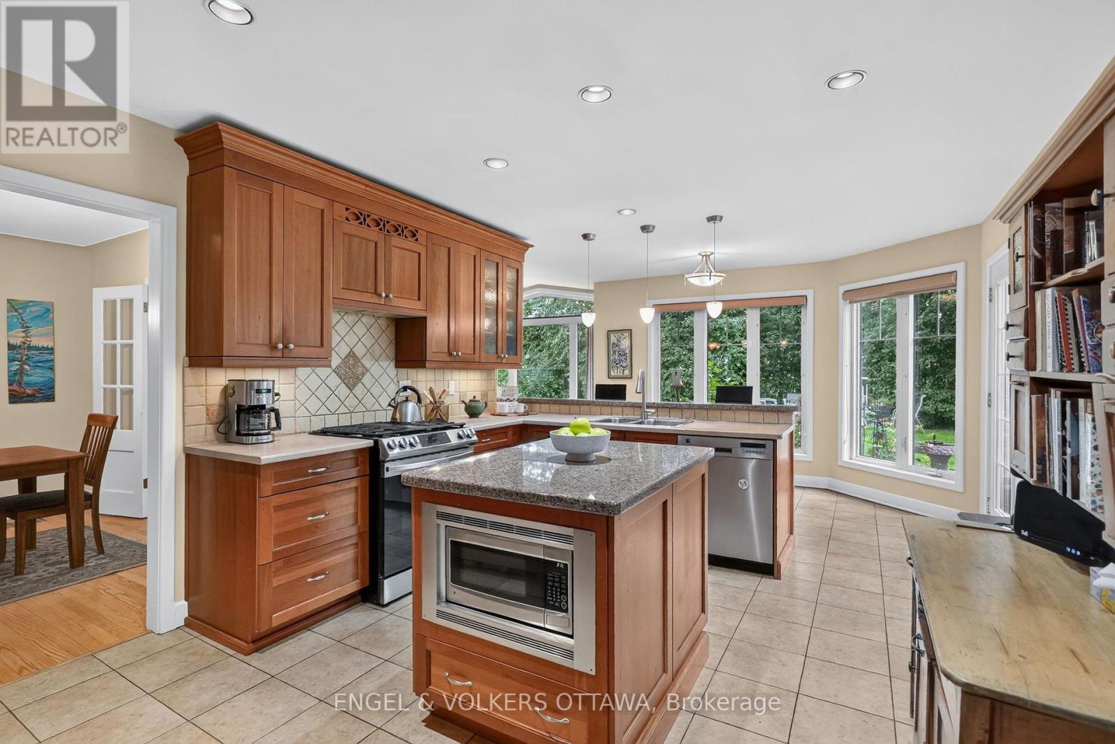 250 Faircrest Road, Ottawa, ON