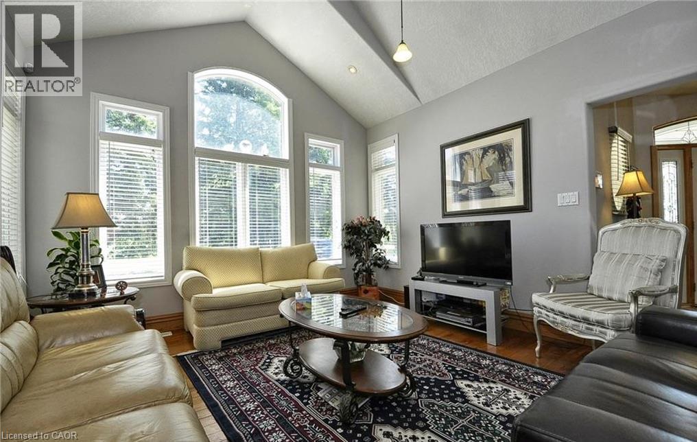 Vaulted ceiling, arched window, multiple windows, recessed lighting, wood-finish flooring - 915 Briardean Road, Cambridge, ON