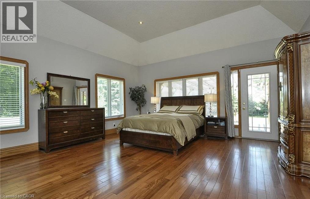 Tray ceiling with recessed lighting - 915 Briardean Road, Cambridge, ON