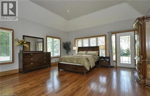 Tray ceiling with recessed lighting - 915 Briardean Road, Cambridge, ON 