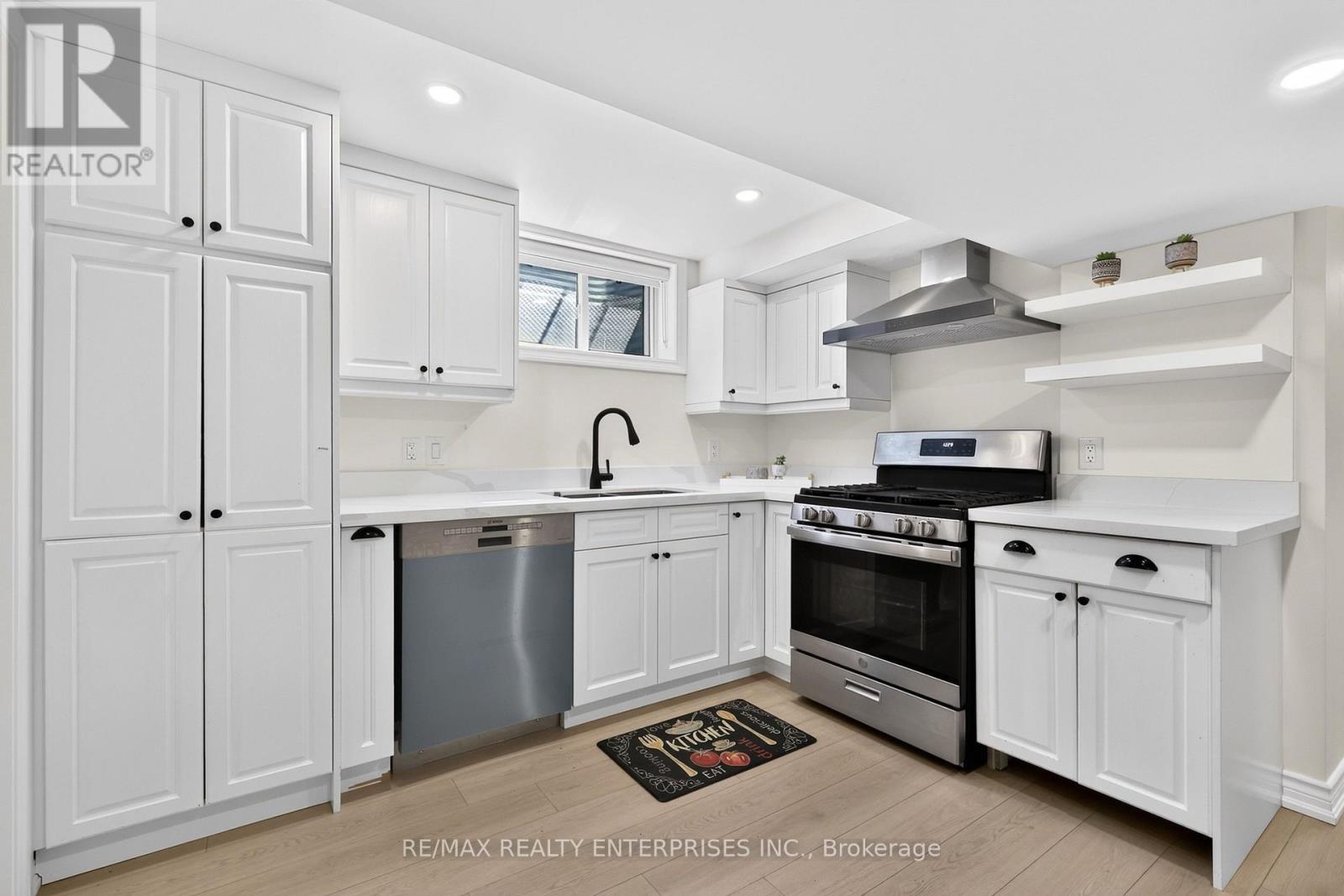 1162 Fleet Street, Mississauga, ON